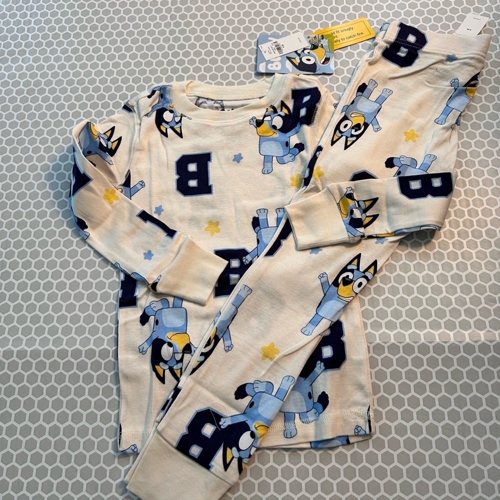 NWT Old Navy Bluey Kids Pajama Set - White, Blue & Yellow Bluey Print. Size SP 6